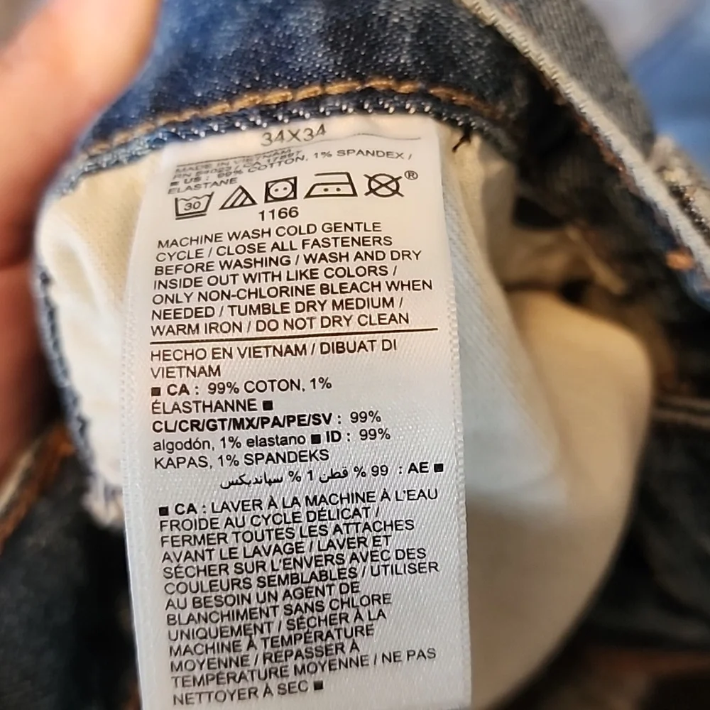 Old navy athletic taper jeans. - Picture 4 of 6